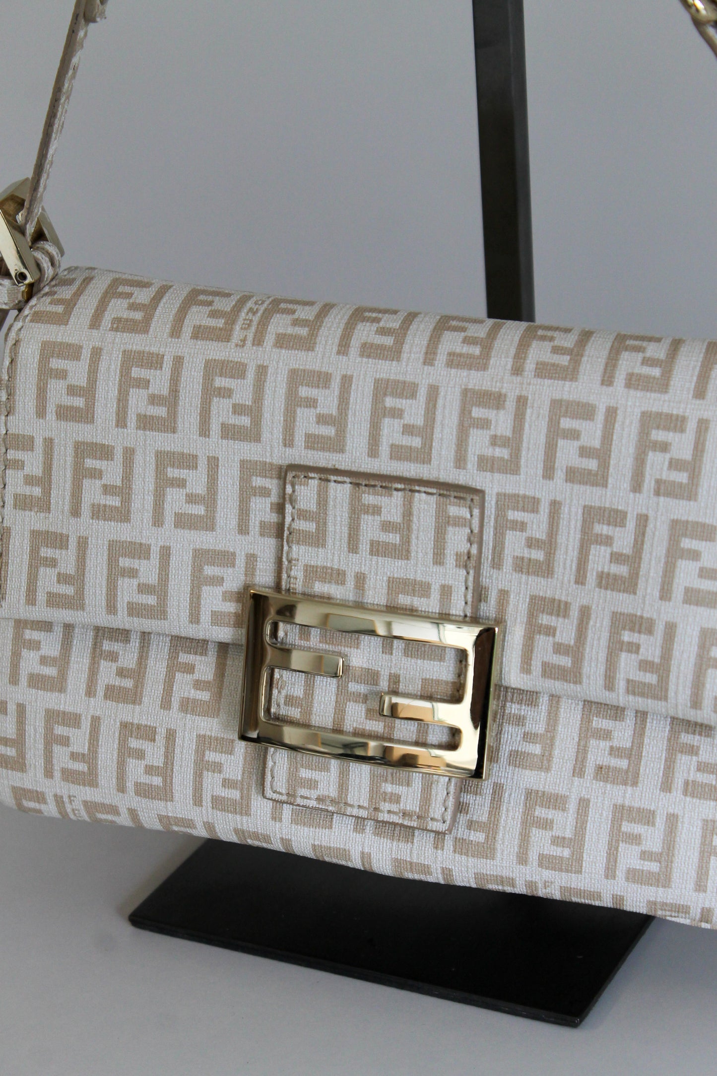 Fendi Mamma Baguette Mini