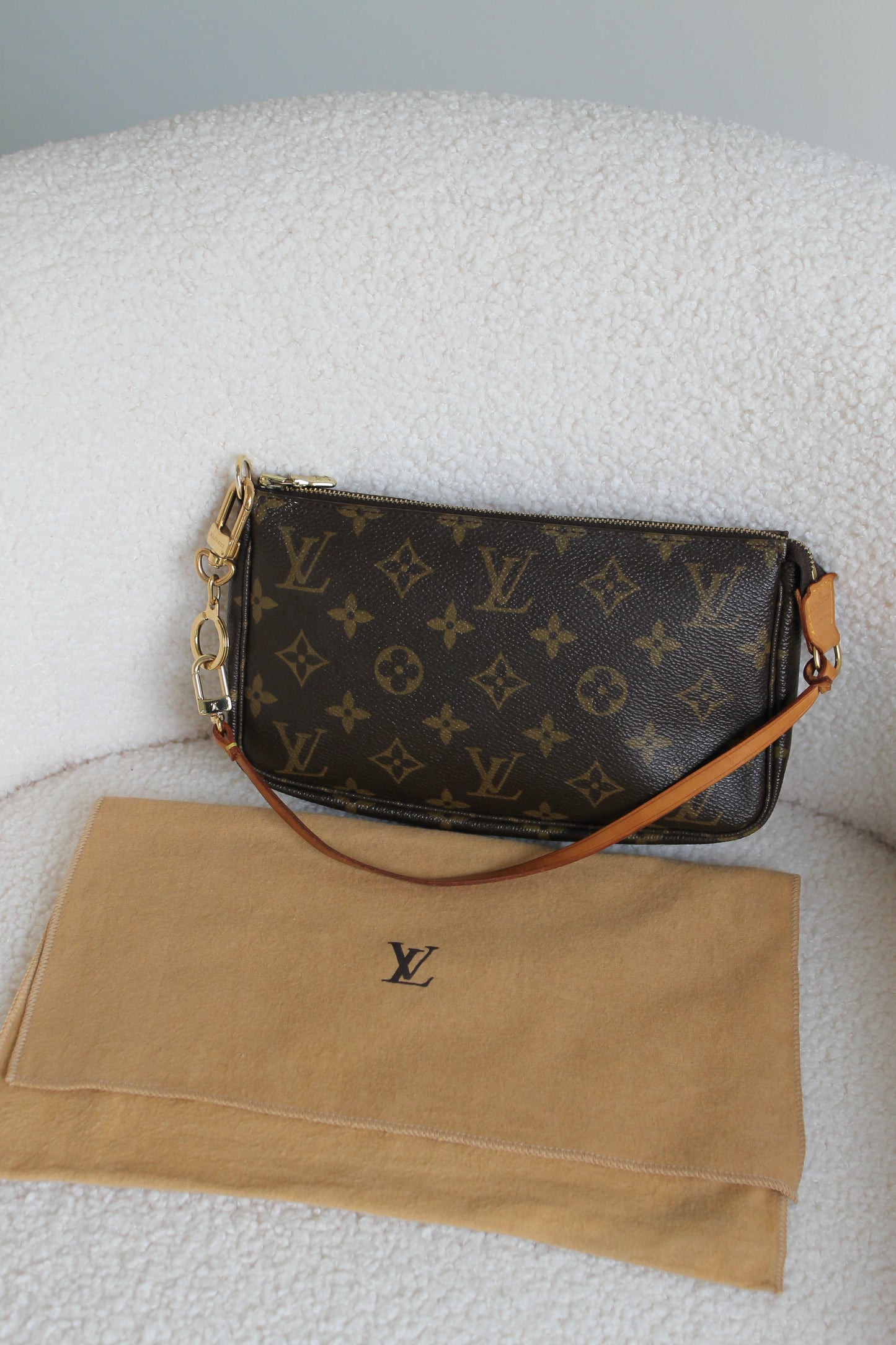 Louis Vuitton Pochette Accessoires (com extensor)