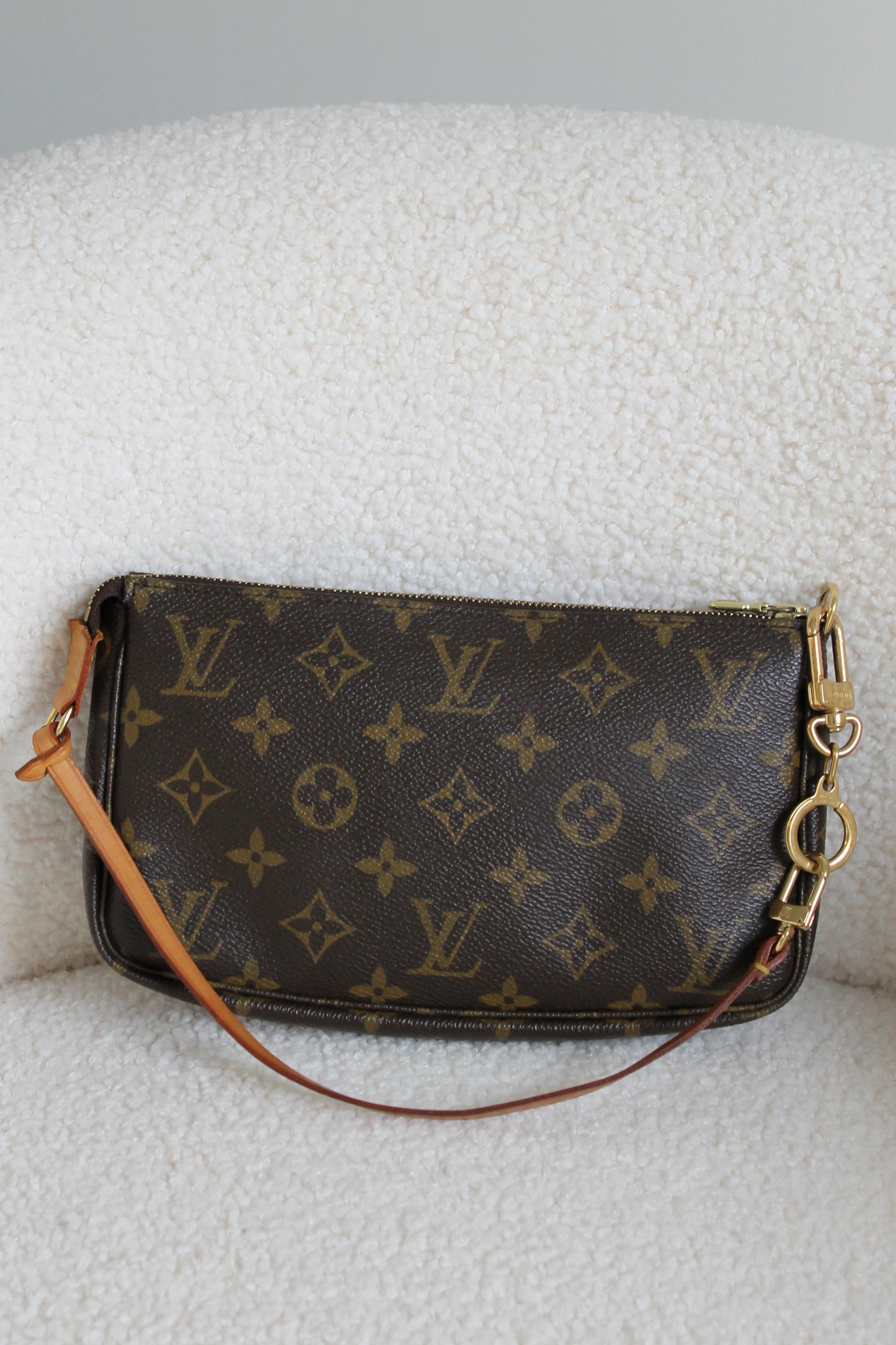 Louis Vuitton Pochette Accessoires (com extensor)