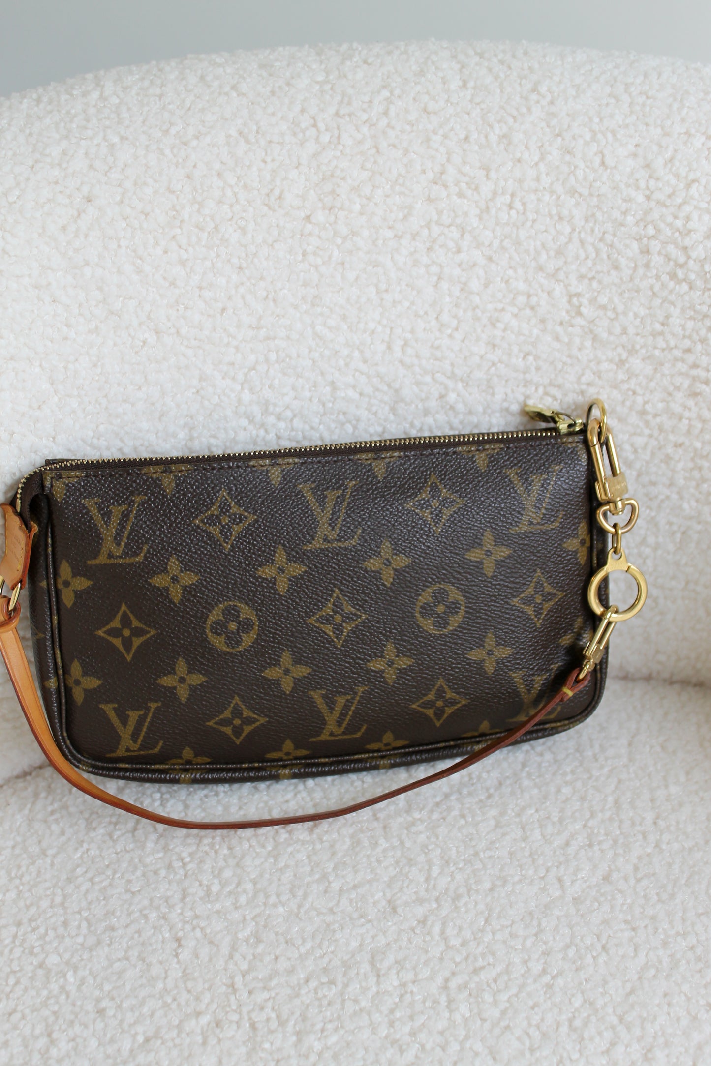 Louis Vuitton Pochette Accessoires (com extensor)
