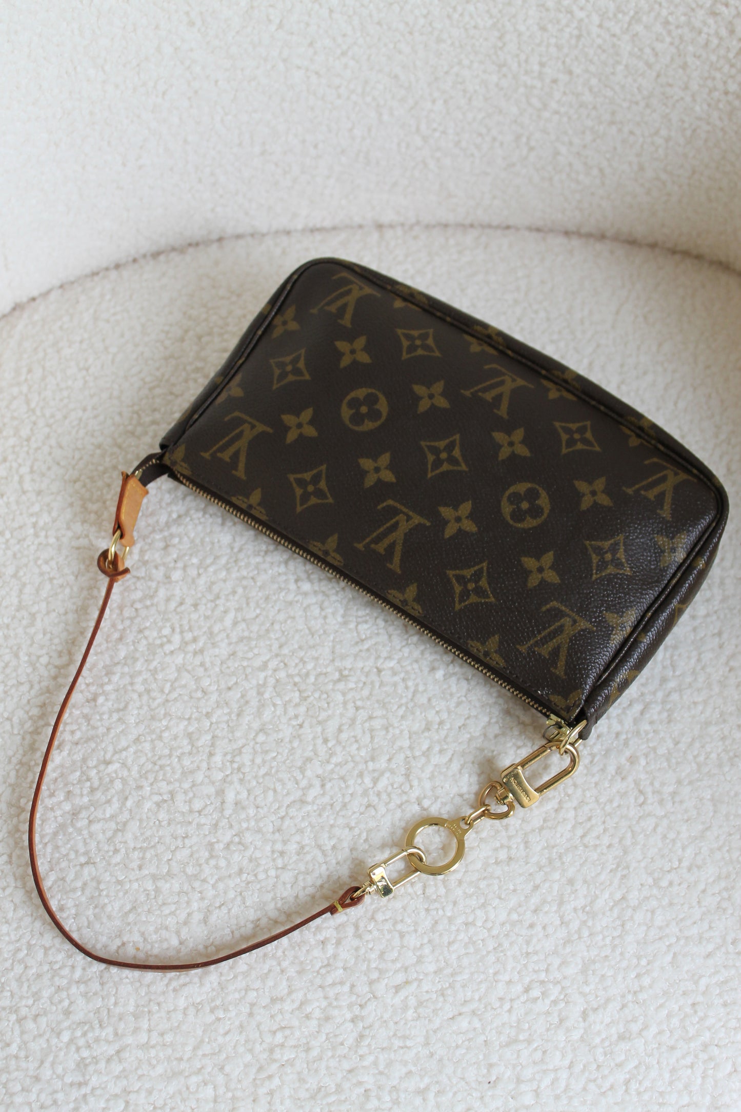 Louis Vuitton Pochette Accessoires (com extensor)