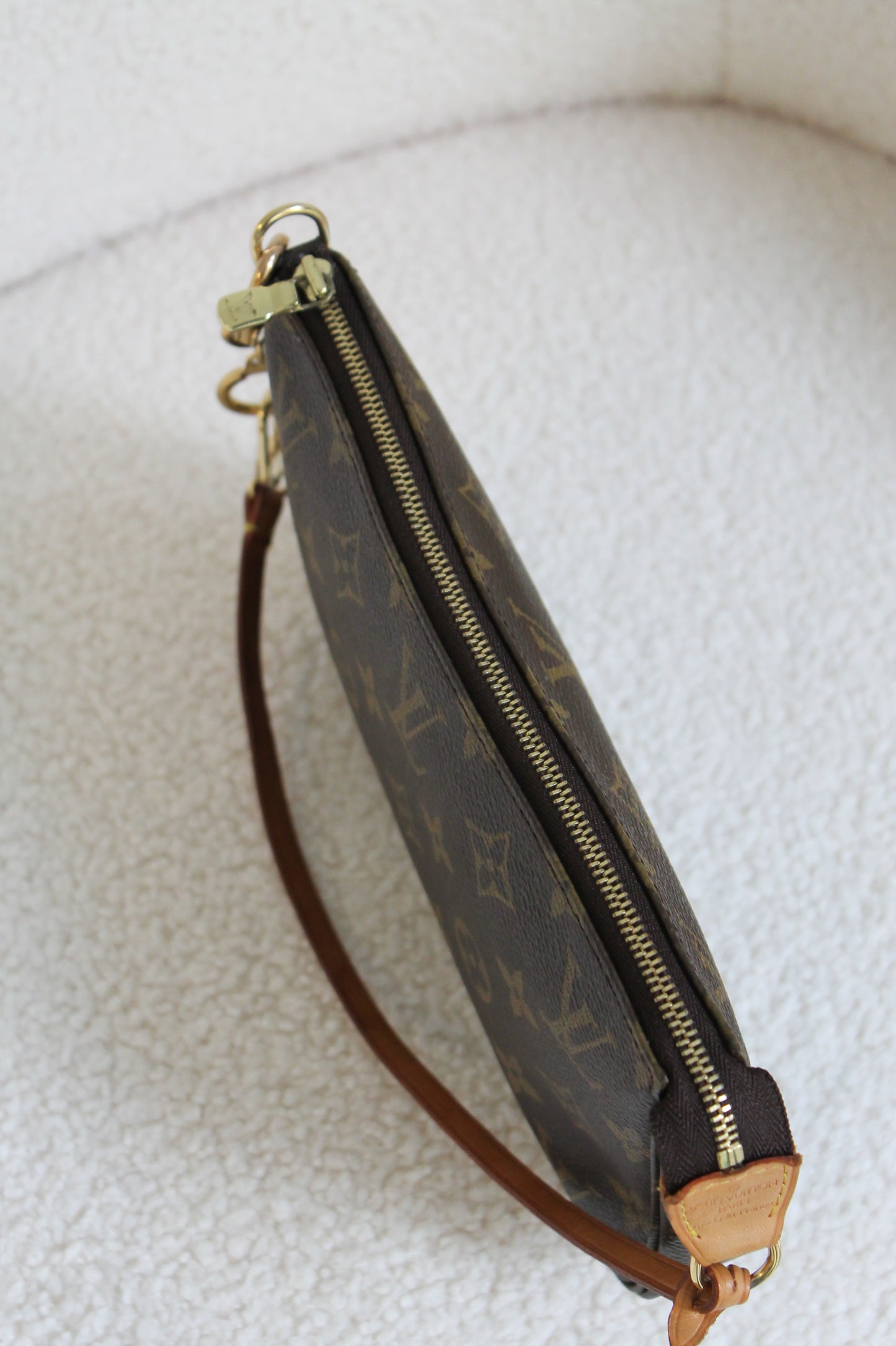 Louis Vuitton Pochette Accessoires (com extensor)