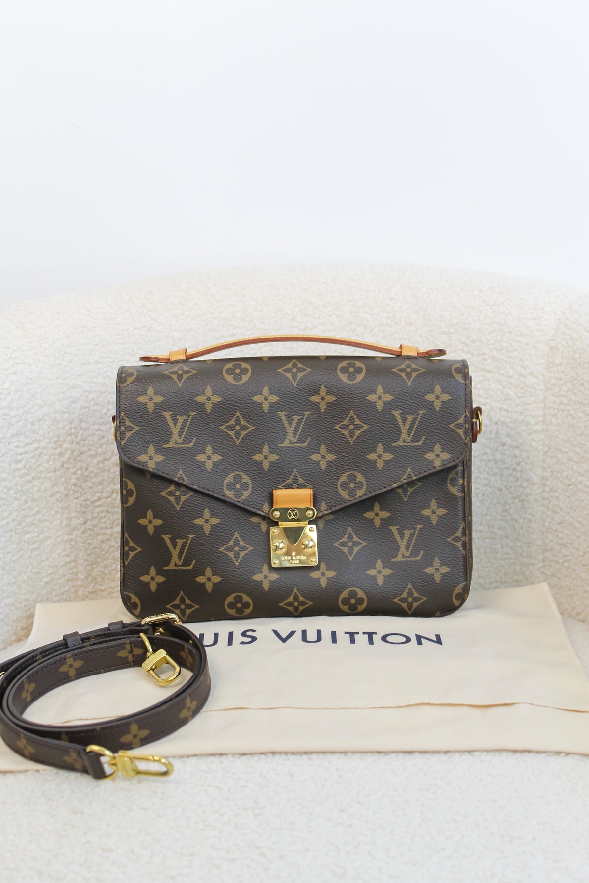 Louis Vuitton Pochette Métis