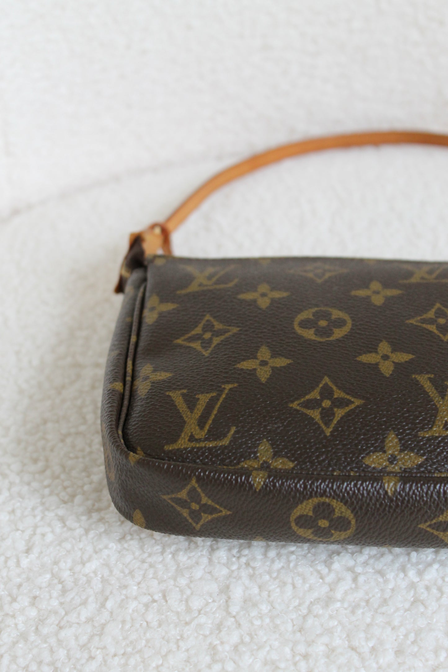 Louis Vuitton Pochette Accessoires (com extensor)