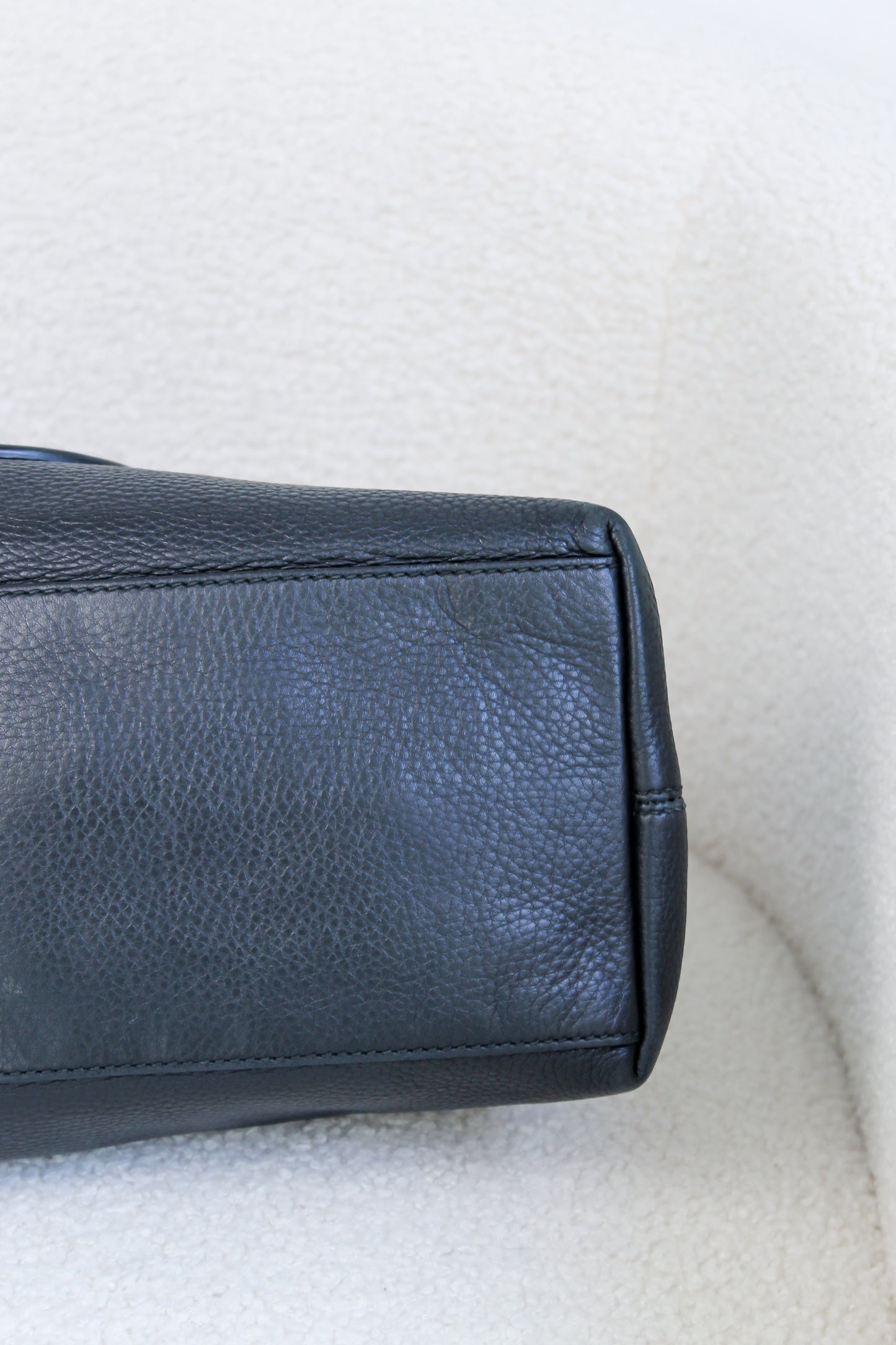 Gucci Studded Medium Soho Chain Shoulder bag