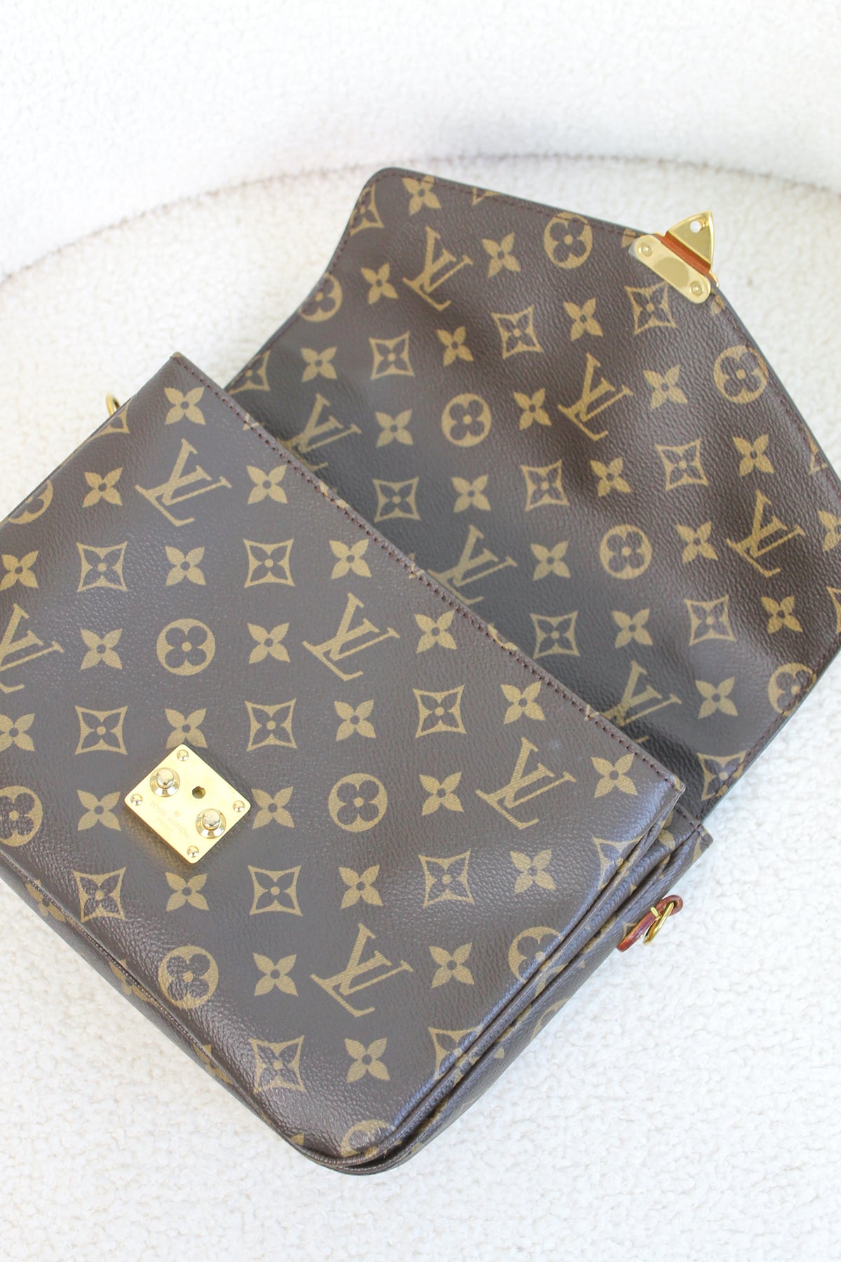 Louis Vuitton Pochette Métis