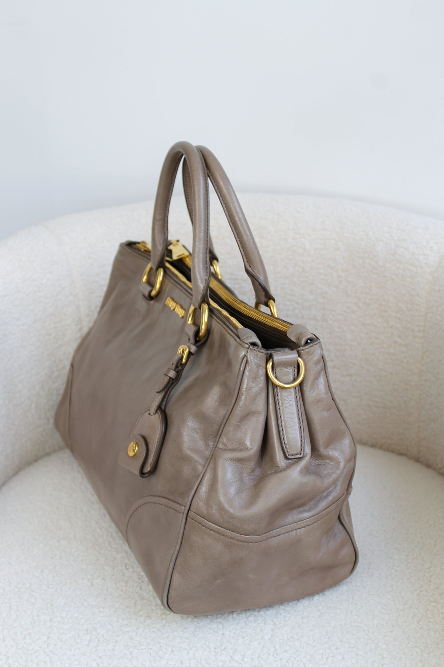 Miu Miu Shopping Vitello Shine