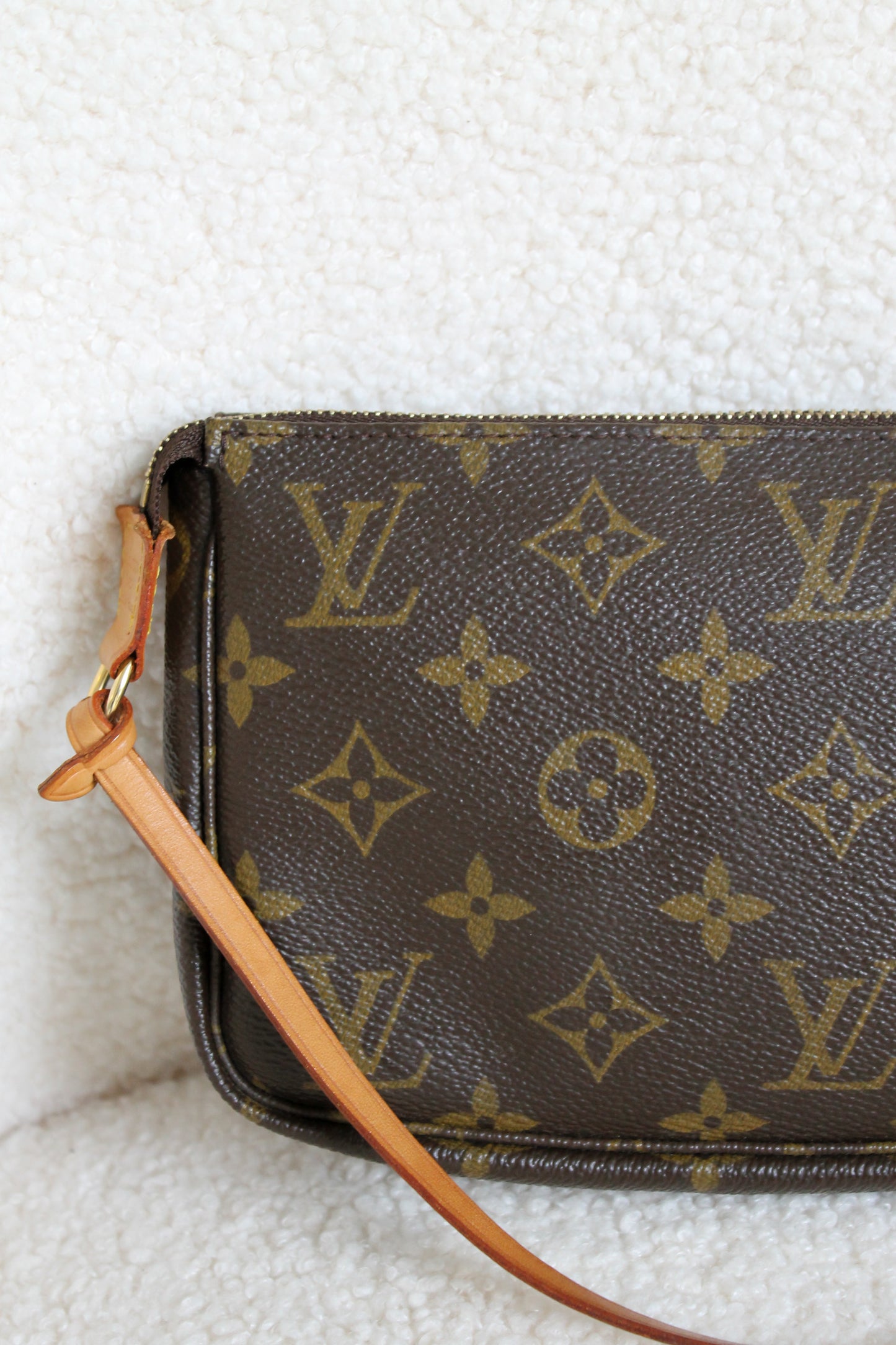 Louis Vuitton Pochette Accessoires (com extensor)