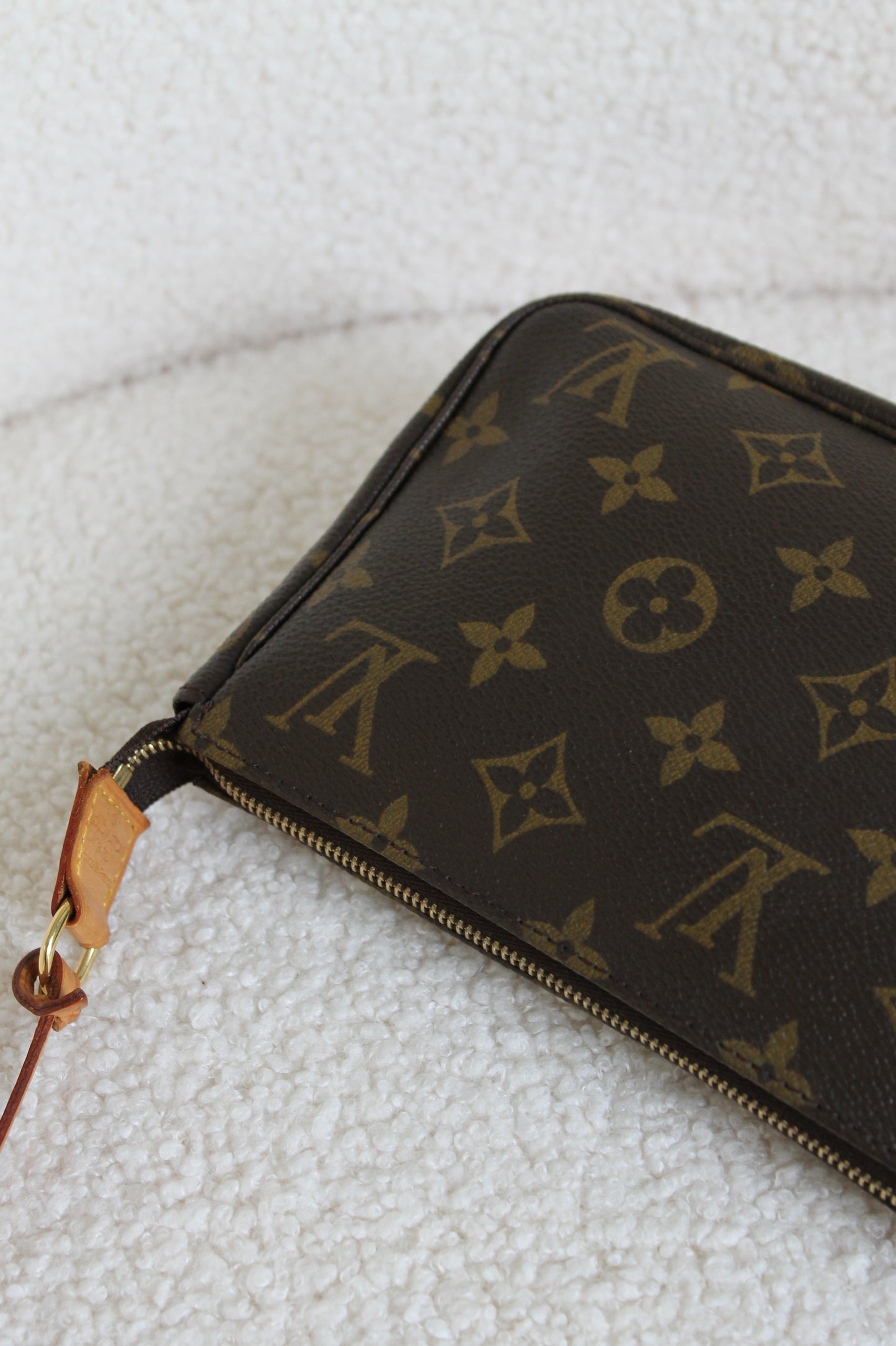 Louis Vuitton Pochette Accessoires (com extensor)