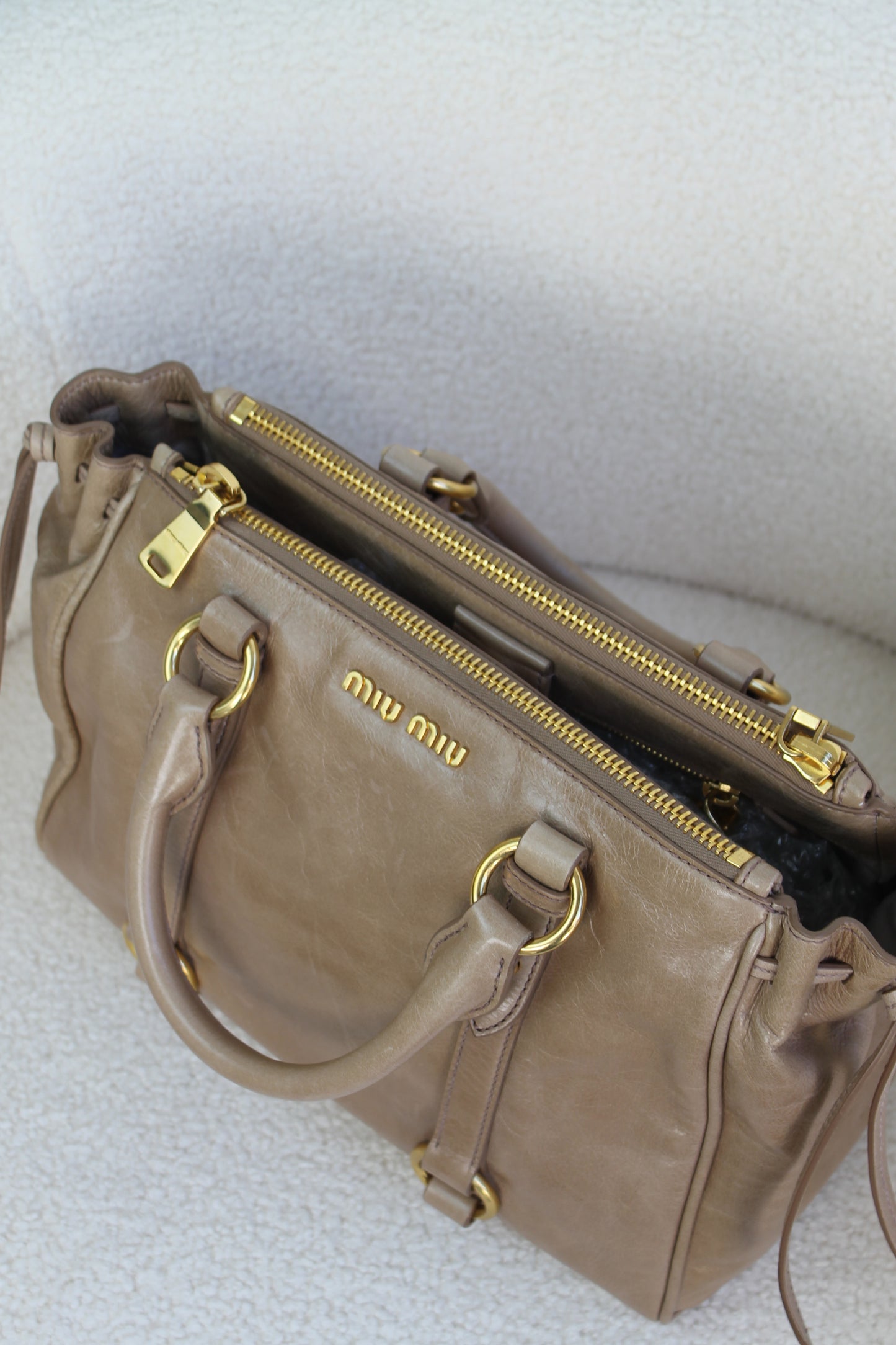 Miu Miu Vitello Shine Shopping